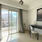 Black White: Modern Spacious