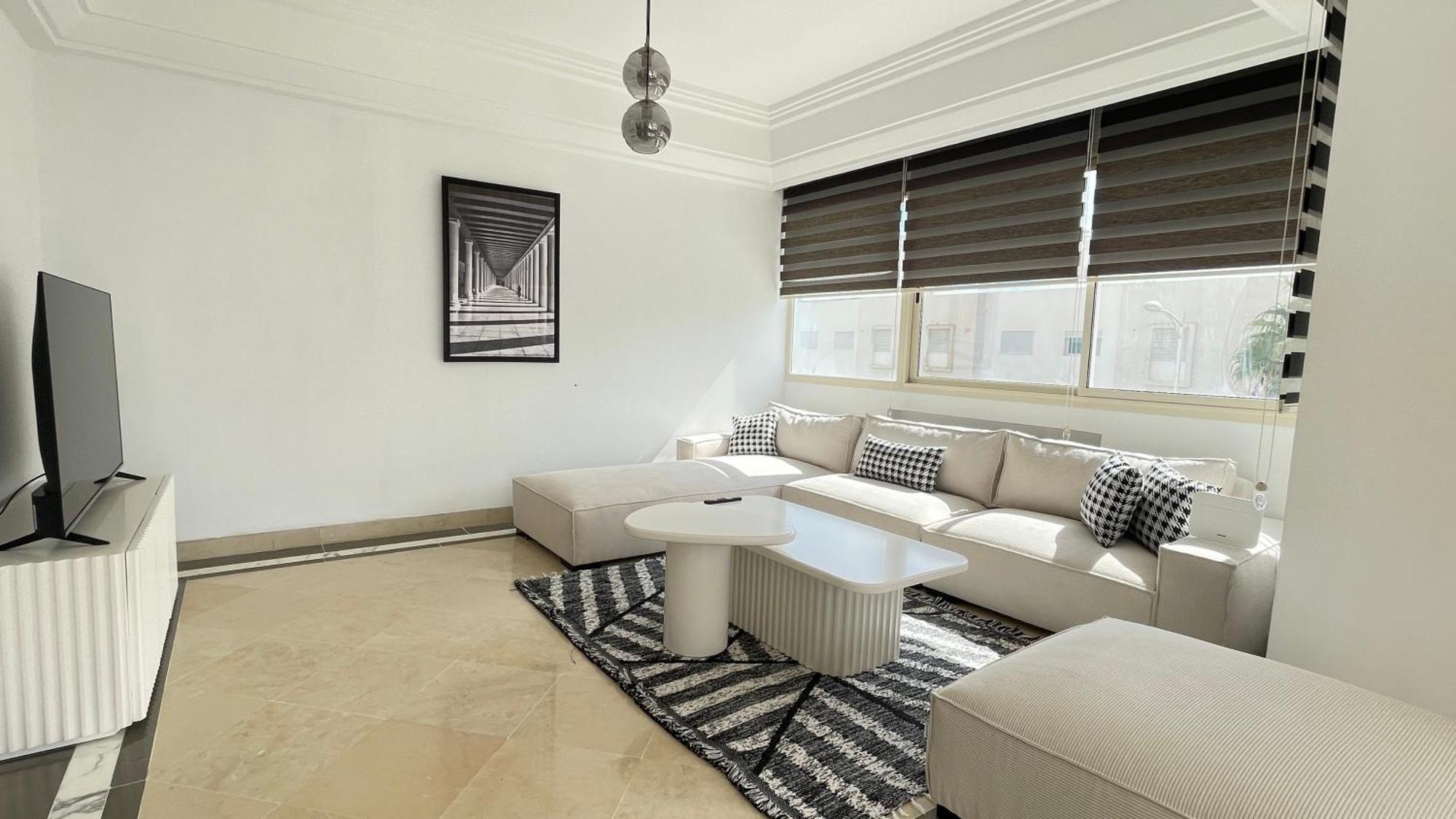 Black White: Modern Spacious Tunis